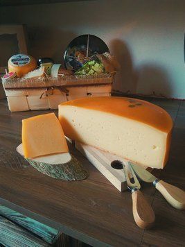 Сир Гауда фермерська (витримка 4 міс.), 250 г Farm Gouda cheese фото